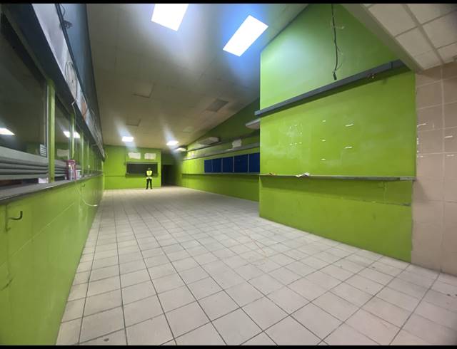 230M² RETAIL TO LET IN MOORTON